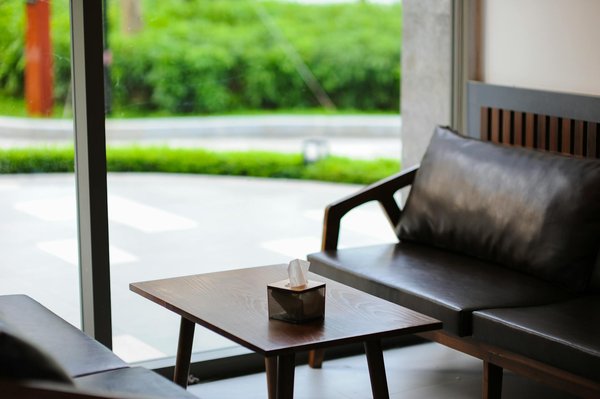 How do UK automotive companies innovate in production processes?